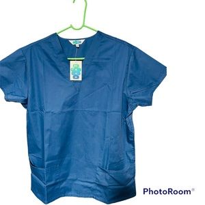 Skye Scrub top size M  Blue NWT